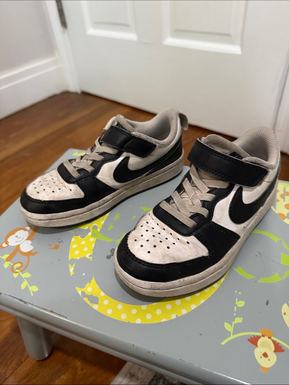 Nike Kids Black and White Velcro Low-Top Sneakers